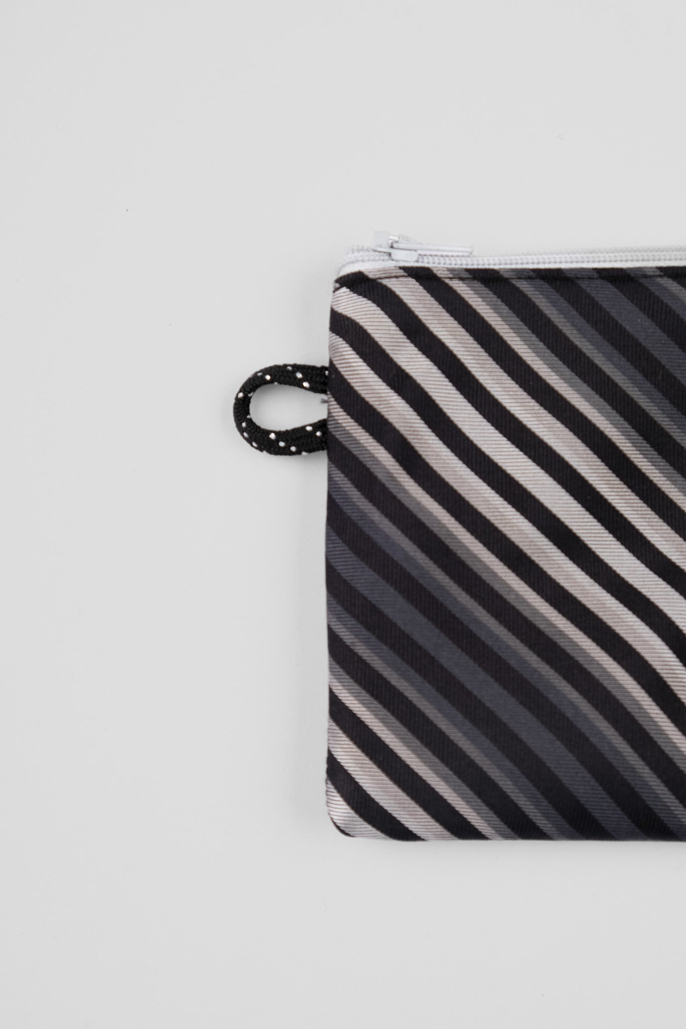 KRAVAT BOZUK PARA CÜZDANI - KÖMÜR GRİSİ ÇİZGİLİ