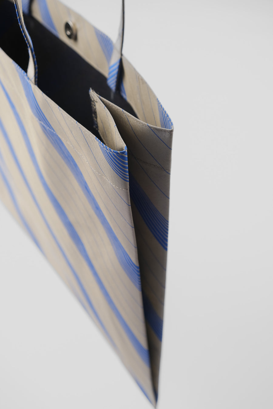 FOLDER TOTE - CHROME